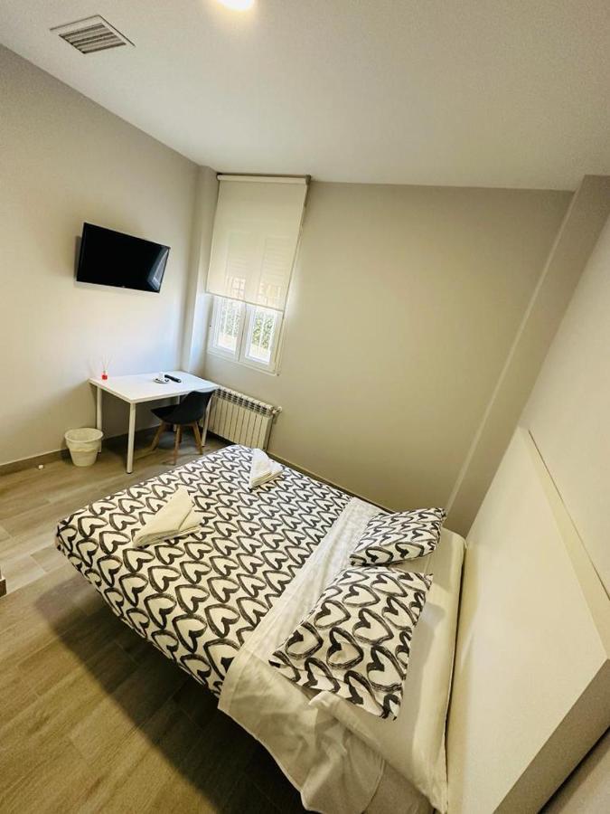 Hospedaje Cuatro Vientos مدريد المظهر الخارجي الصورة